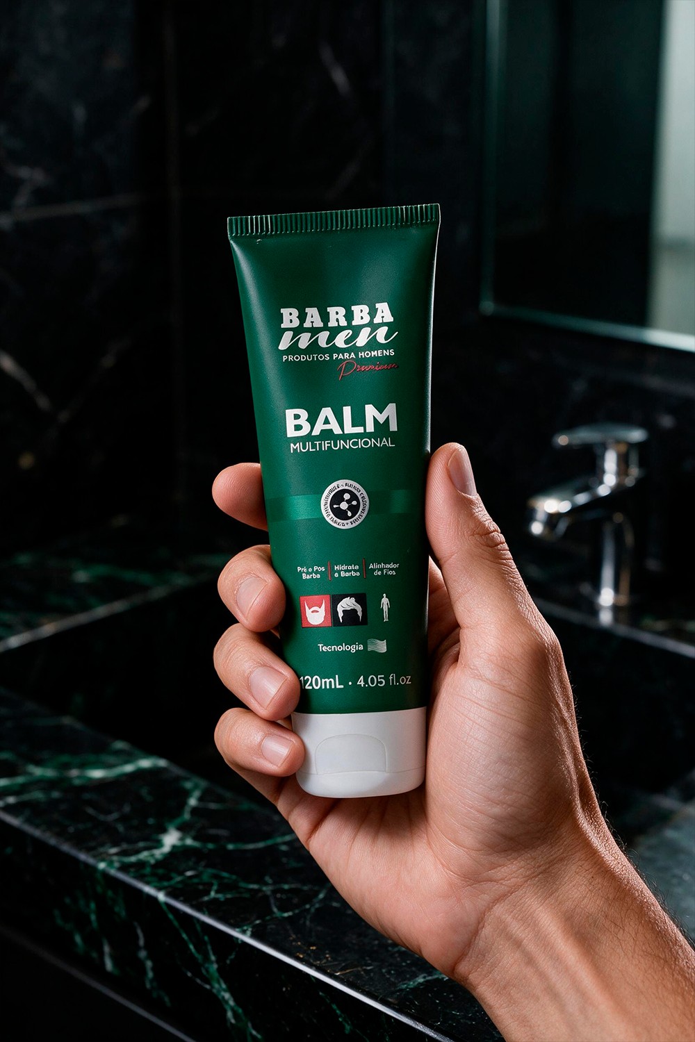 Bisnaga Balm Barba Men 120ml pronta para uso na bancada do banheiro