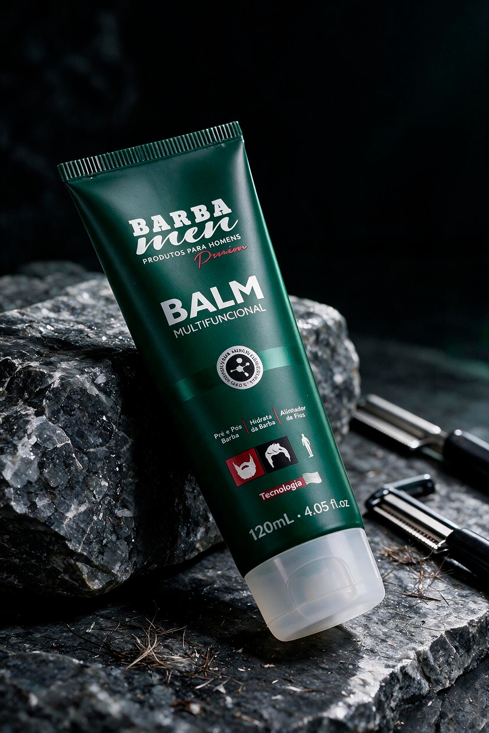 Balm Barba Men 120ml em bancada de pedra com navalhete clássico