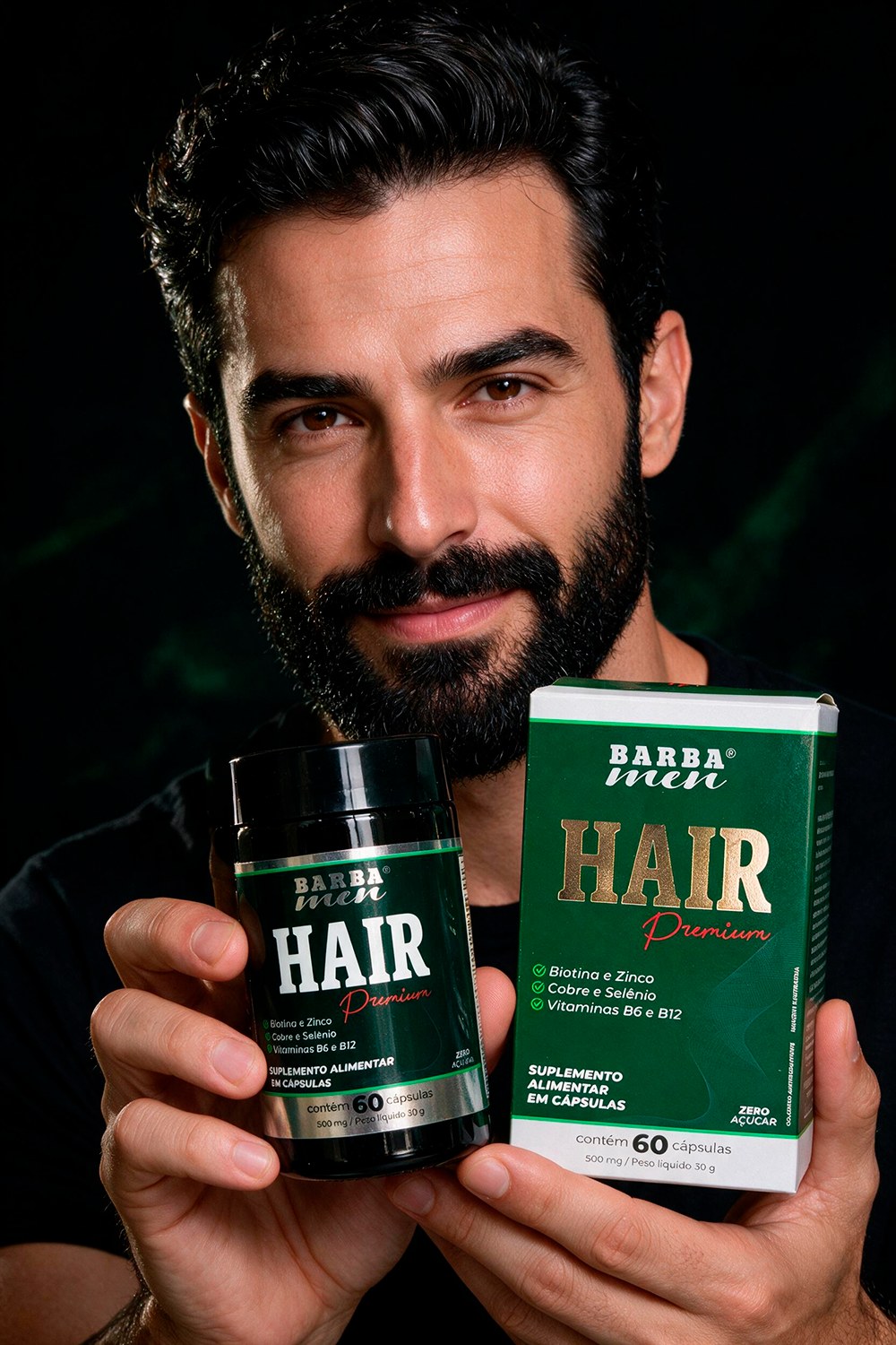 Homem segurando o frasco e a caixa do Hair Premium Barba Men 60 cápsulas