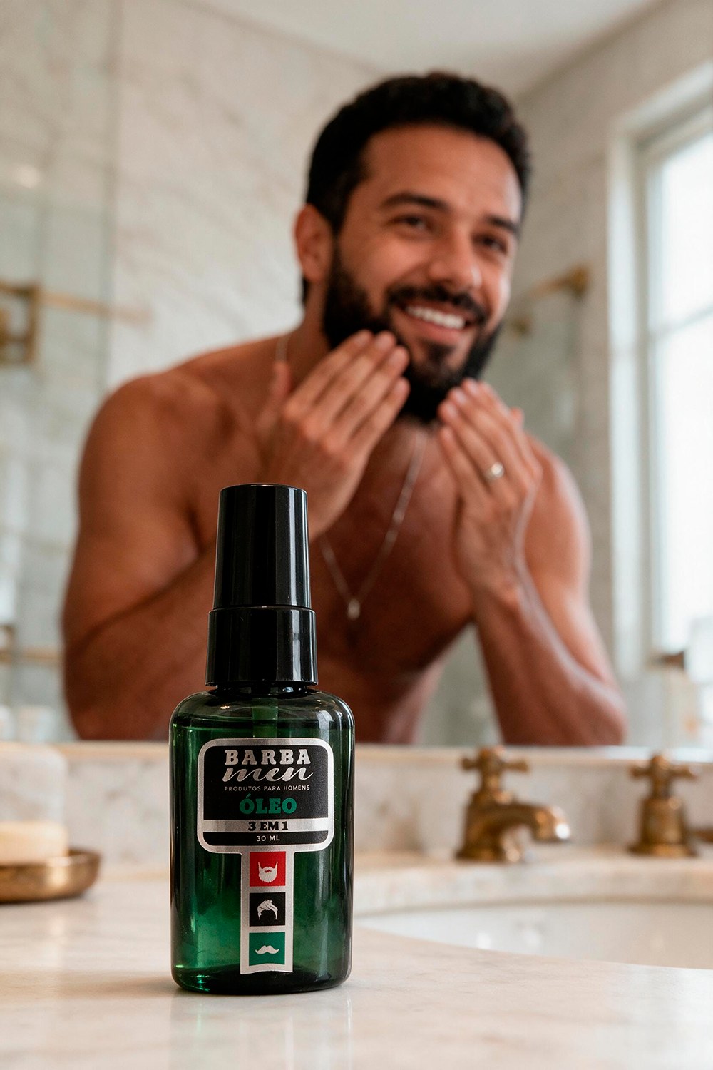 Homem aplicando o Óleo 3 em 1 Barba Men na barba em frente ao espelho